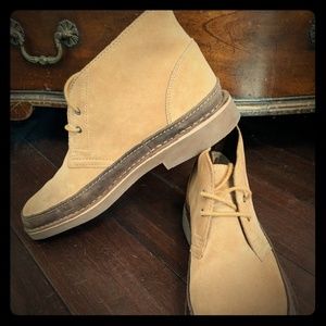 Clark's tan suede desert chukka boots like new